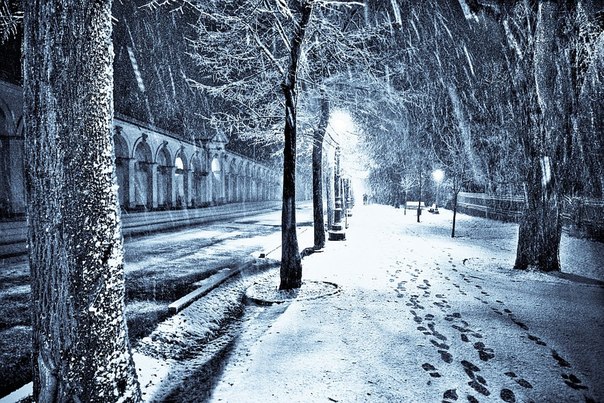 Снегопад в рождественскую ночь в городе Виченца, Италия.