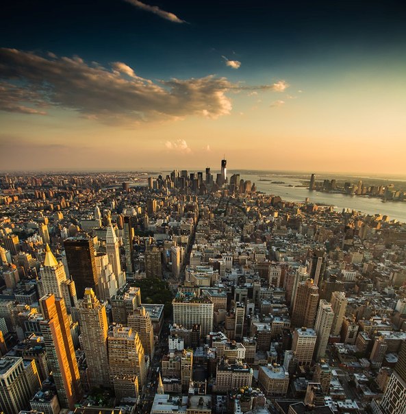 Манхэттен — историческое ядро города Нью-Йорка и один из его пяти районов.