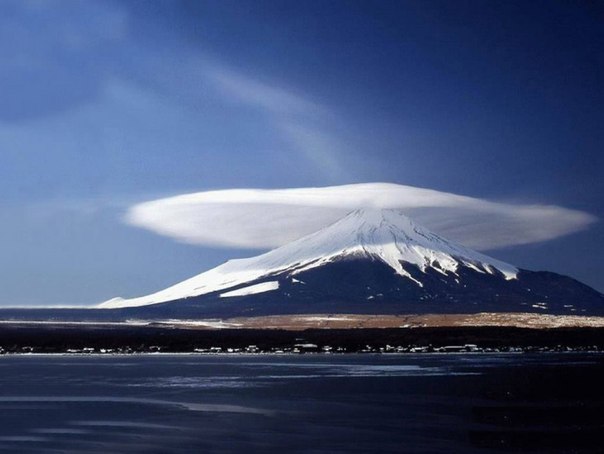 Лентикулярное облако, Фудзияма, Япония.