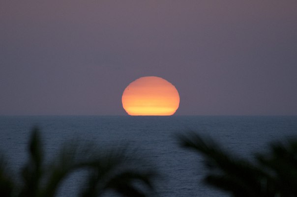 Солнце садится в Атлантический океан. Рабат, Марокко, Африка.