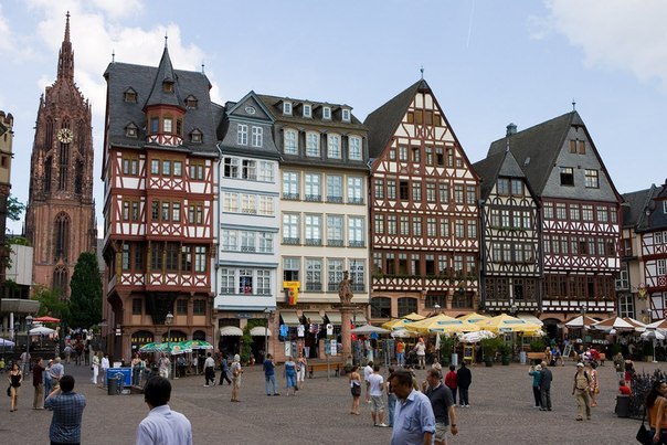 Площадь в Франкфурте-на-Майне, Германия.