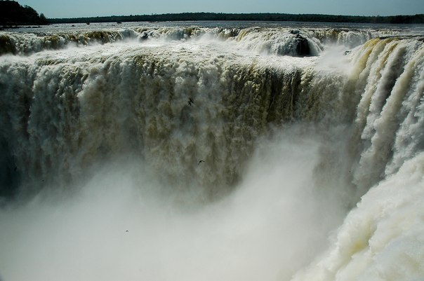 Водопады Игуасу — комплекс водопадов на реке Игуасу, расположенный на границе Бразилии и Аргентины.