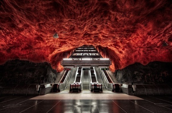 Одна из станций стокгольмский метрополитена, Швеция.