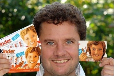 Немецкий мальчик, который на протяжении 32 лет был лицом шоколадной фирмы Kinder.