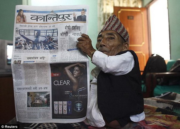 72-летний непалец Чандра Бахадур Данги самостоятельно отправился в представительство Книги рекордов Гиннеса в столице Непала, Катманду, для того, чтобы его официально признали самым маленьким мужчиной в мире.