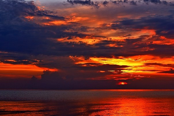 Фантастический закат. Черное море, Россия.